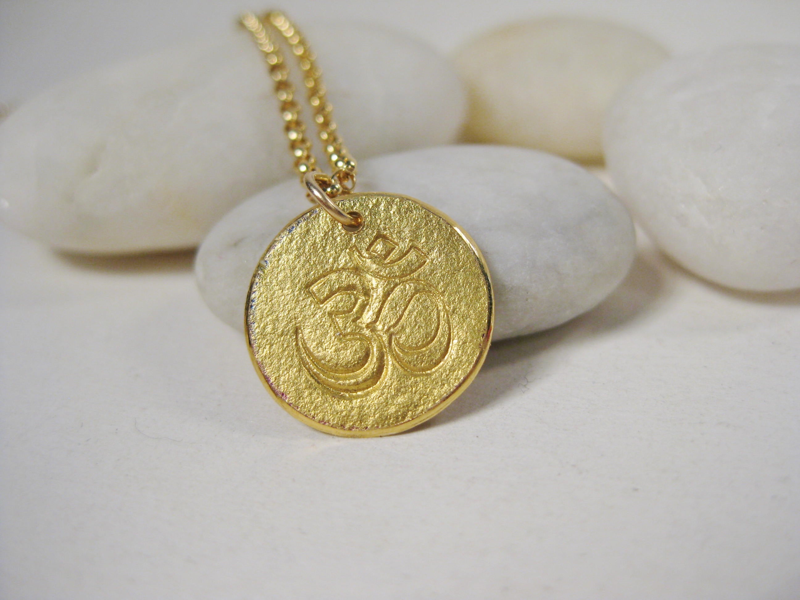 Om pendant